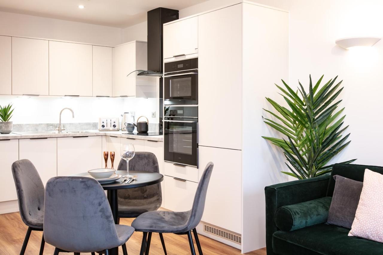 City Centre - Free Parking - Stylish 2 Bedroom Apartment Bristol Bagian luar foto