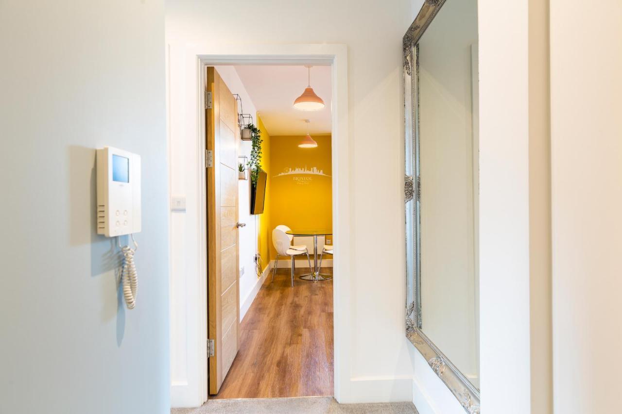 City Centre - Free Parking - Stylish 2 Bedroom Apartment Bristol Bagian luar foto